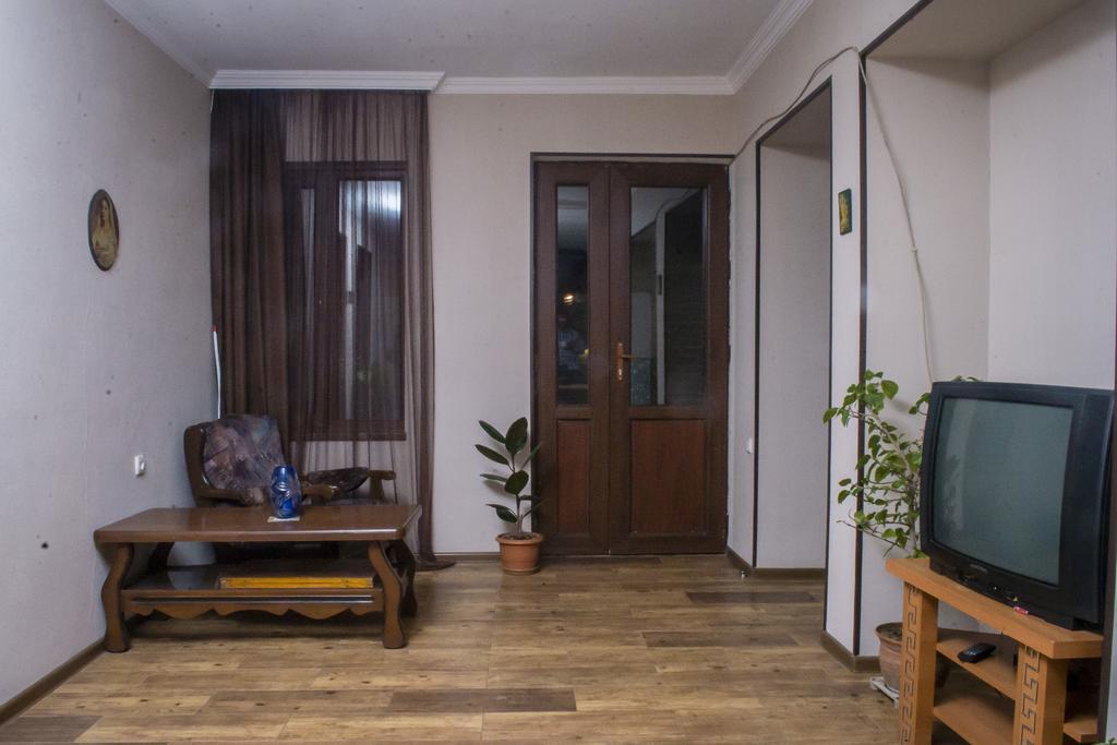 Gng Guest House Telavi Esterno foto
